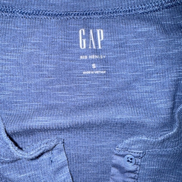 GAP Women's Navy Button Down Shirt - Picture 2 of 4